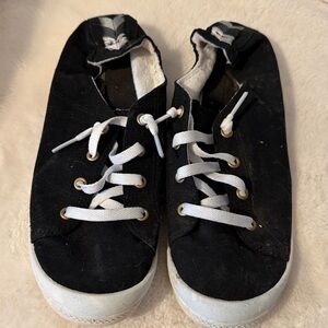 Time and Tru Black Canvas Sneakers